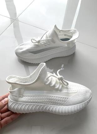 Жіночі літні кросівки yeezy boost жіночі літні мокасини чешки