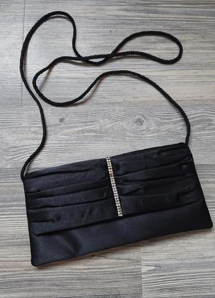 Красивый черный атласный клатч с красной подкладкой сумка сумочка1 фото