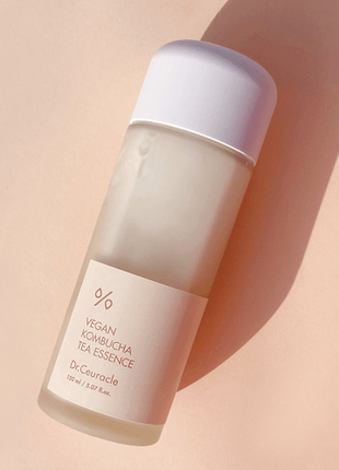 Веганська багатофункціональна кремова есенція з екстрактом комбучі і чорного чаю dr. ceuracle