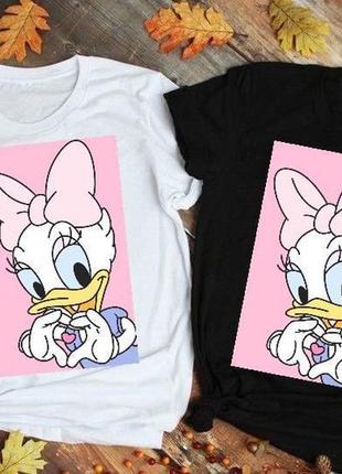 Яскрава футболка жіноча