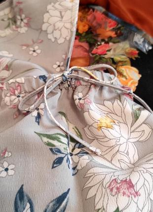 Нежная блуза с цветочным принтом от new look, ніжно сіра блузочка в квіти6 фото