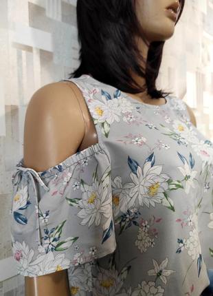 Нежная блуза с цветочным принтом от new look, ніжно сіра блузочка в квіти9 фото