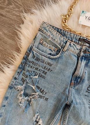 Трендові якісні джинси оригінальні з надписами в ідеальному стані 🖤zara trafaluc denimwear🖤3 фото