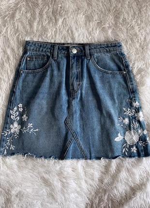 Стильная джинсовая юбка с вышивкой denim co8 фото