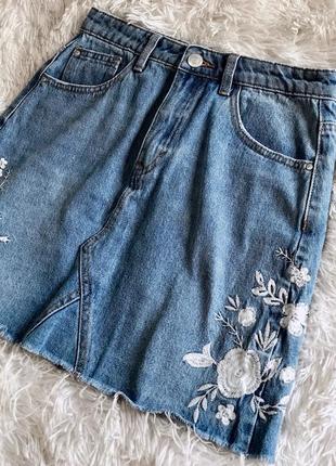 Стильная джинсовая юбка с вышивкой denim co10 фото