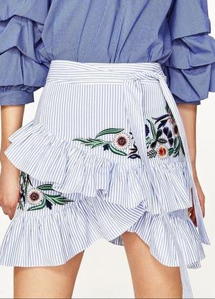 Очень крутая трендовая юбка с вышивкой вышиванка в идеальном состоянии🖤zara🖤4 фото
