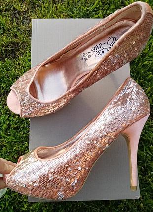 Туфли с открытым носочком