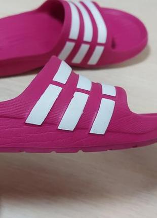 Детские розовые сланцы шлепанцы adidas duramo slide2 фото