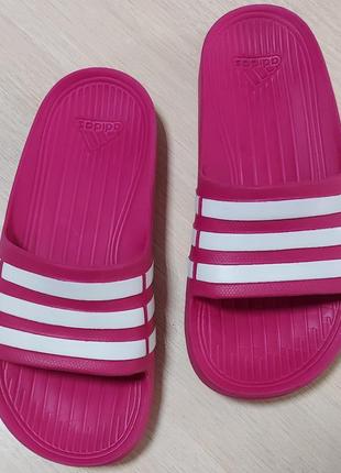 Детские розовые сланцы шлепанцы adidas duramo slide9 фото