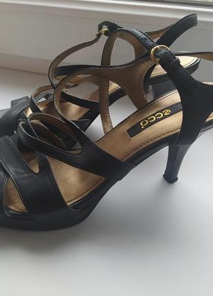 Босоніжки босоніжки шкіряні чорні ecco