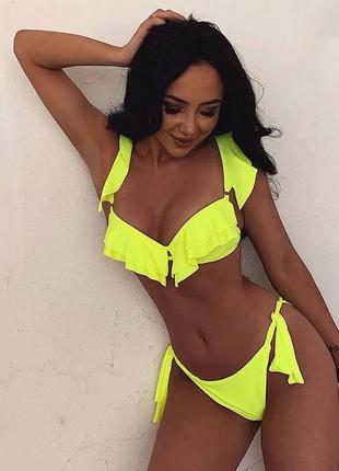 Купальник щільна чашка з воланами рюшами бразиліана на зав'язках