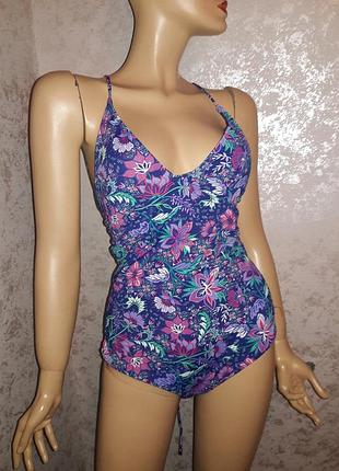 Купальник сдельный на шнуровке размер 14