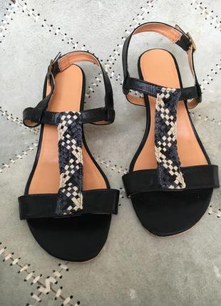 Шкіряні босоніжки італія р.39-40