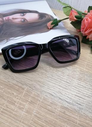 Женские солнцезащитные очки черные1 фото