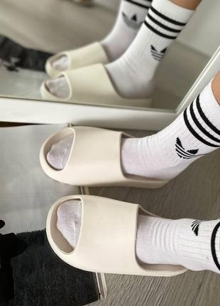 Жіночі білі літні гумові тапочки adidas yeezy slide🆕 тапочки адидас изи8 фото