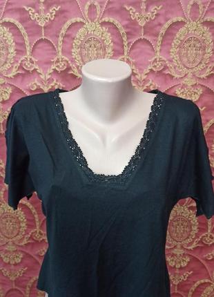 Черная футболка из вискозы с красивым вырезом трапеция декольте с кружевом 14 р