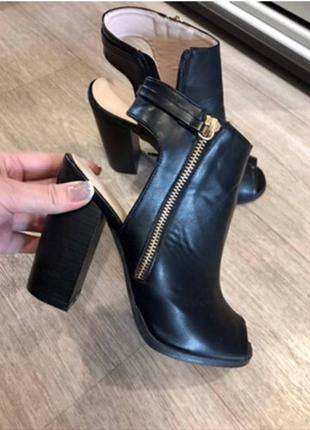 💜модні босоніжки,на товстих підборах.💜37-38