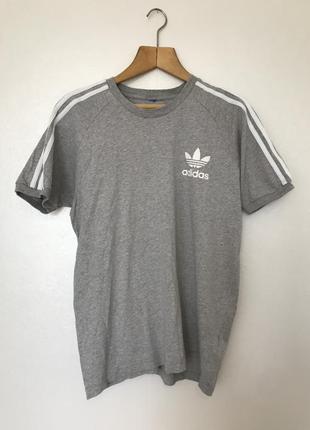 Футболка adidas с лампасами