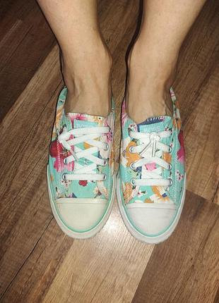 Кеди з квітковим принтом 38 розміру