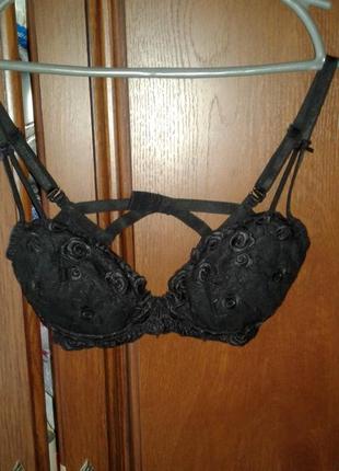 Шикарний бюстик з чашками,наповненими силіконом