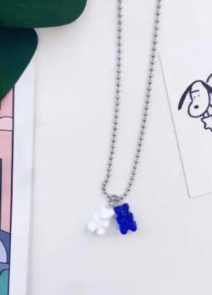 Подвеска с мармеладными мишками, цвет синий + белый - длина 58см, смола, цинковый сплав