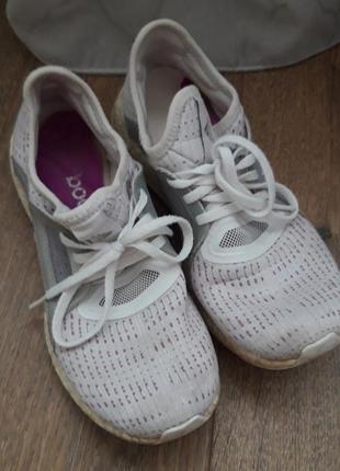 Бігові кроси adidas pureboost