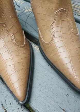 Женские ботинки из исскуственной кожи на блочном каблуке truffle collection4 фото