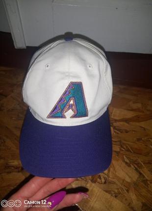 Кепка C і шапки