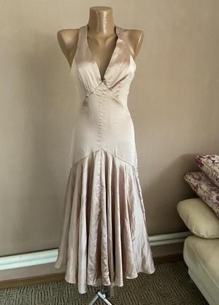 Атласне цікаве плаття