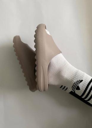 Чоловічі шльопанці adidas yeezy slide brown2 фото