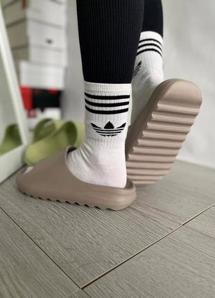 Чоловічі шльопанці adidas yeezy slide brown7 фото