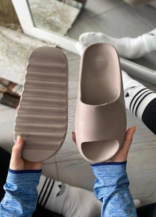 Женские шлепанцы adidas yeezy slide brown / smb