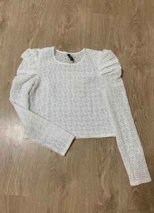 Шикарна кружевна вкорочена блуза з об'єднання ємними рукавами