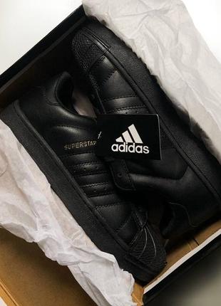 Новые женские и мужские полностью черные кеды adidas superstar all black3 фото