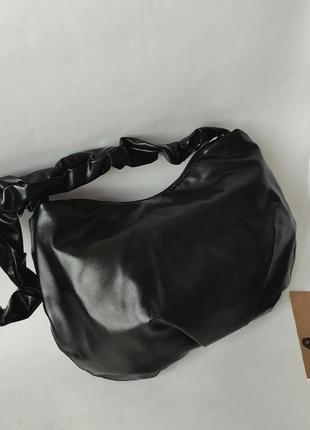 Полукруглая сумочка (черная)7 фото