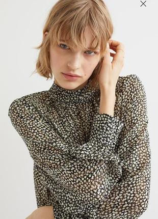 Красива блузка в дрібну квіточку h&m.2 фото