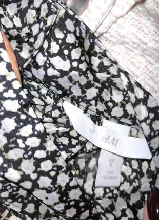 Красива блузка в дрібну квіточку h&m.6 фото