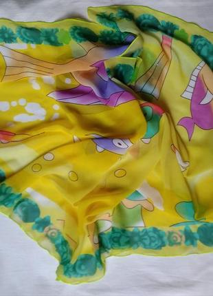 Яркое красочное парео полусолнце