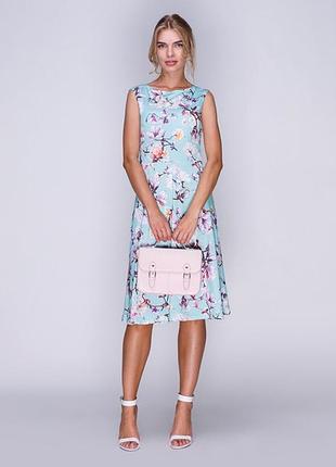 Елегантна жіночна сукня з квітковим принтом