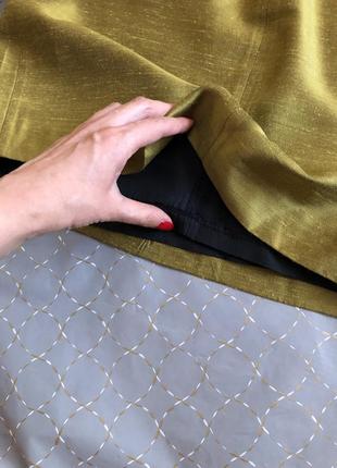 Бомбезне плаття золото-гірчичного кольору прямого фасону2 фото