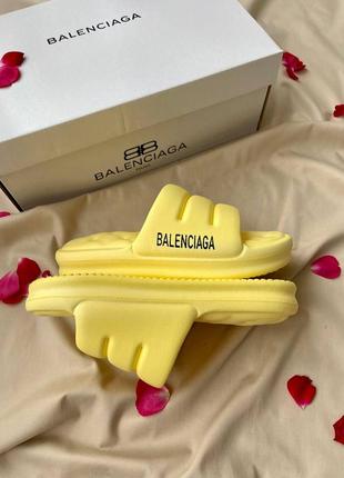 Balenciaga puffy slides yellow жіночі яскраві жовті шльопанці тапки на літо шльопанці жовті під бренд баленсіага5 фото