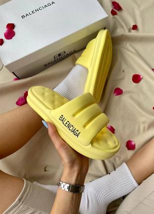 Balenciaga puffy slides yellow жіночі яскраві жовті шльопанці тапки на літо шльопанці жовті під бренд баленсіага