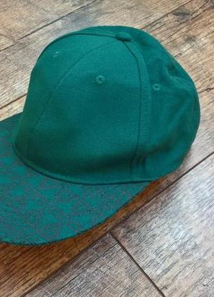 Зелёная рэперская кепка с широким прямым козырьком2 фото