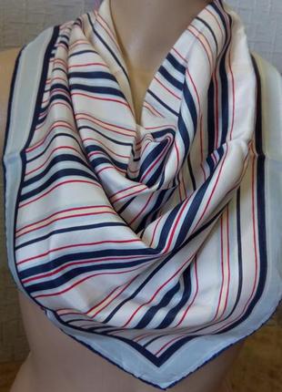 Шовковий хустку на шию.