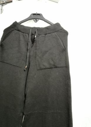Шикарний в'язаний костюм кофта - светр з високою горловиною довжина нижче стегна і штани брюки шва п5 фото