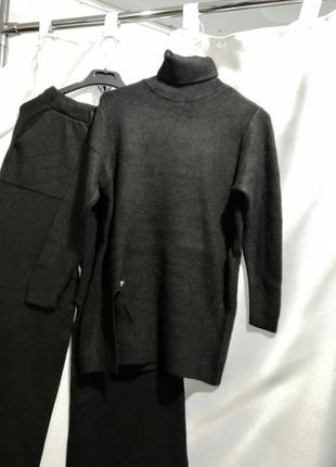 Шикарний в'язаний костюм кофта - светр з високою горловиною довжина нижче стегна і штани брюки шва п6 фото