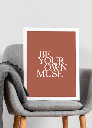 Мотиваційний постер в рамці be your own muse