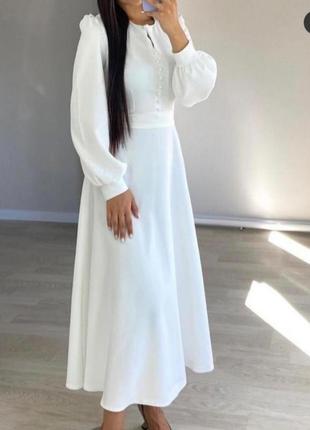 Роскошное белое платье с бусинками