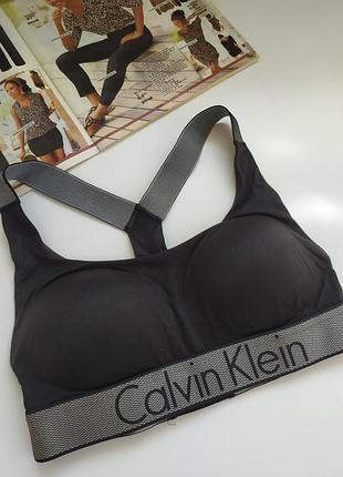 Красивий топ calvin klein оригінал, розмір s, 70b eur