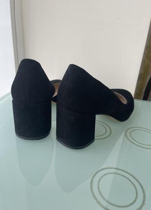 Чорні замшеві туфлі carlo pazolini4 фото